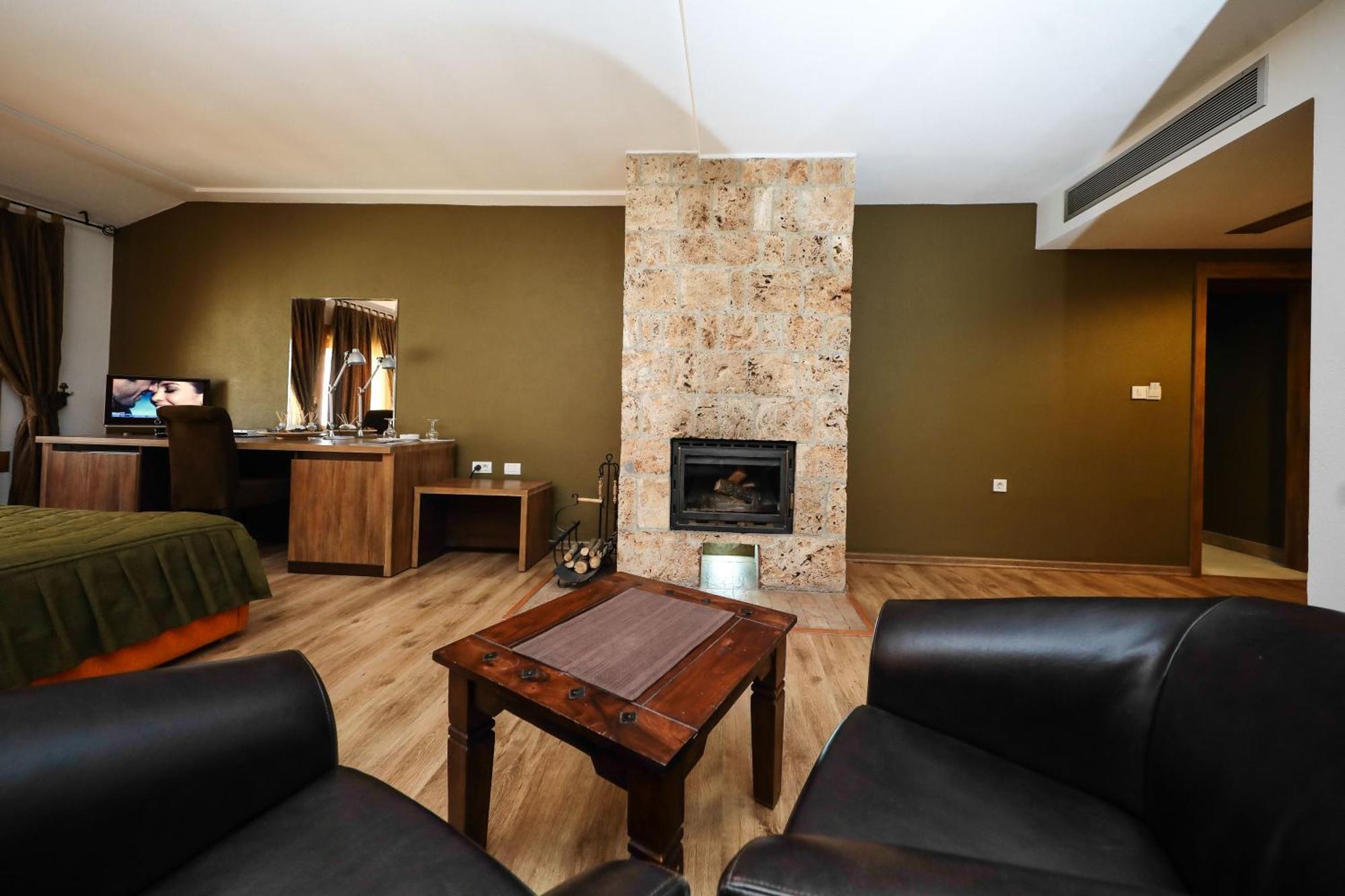Gjakova Hotel Carshia E Jupave מראה חיצוני תמונה