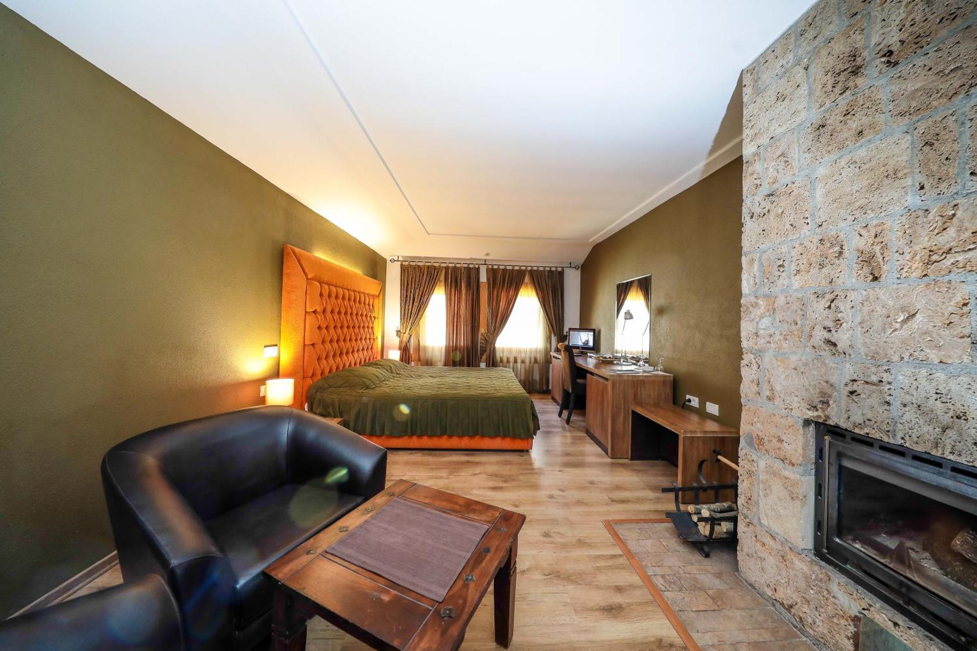 Gjakova Hotel Carshia E Jupave מראה חיצוני תמונה
