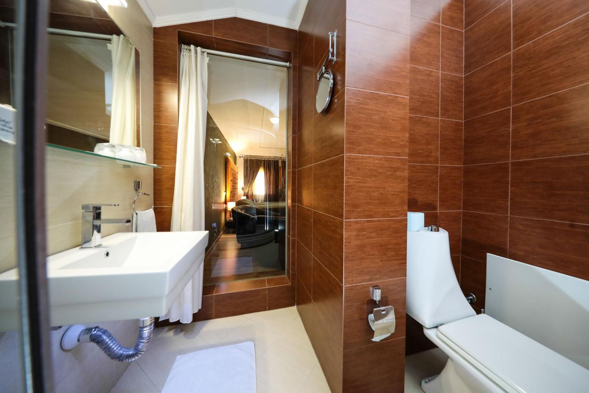 Gjakova Hotel Carshia E Jupave מראה חיצוני תמונה