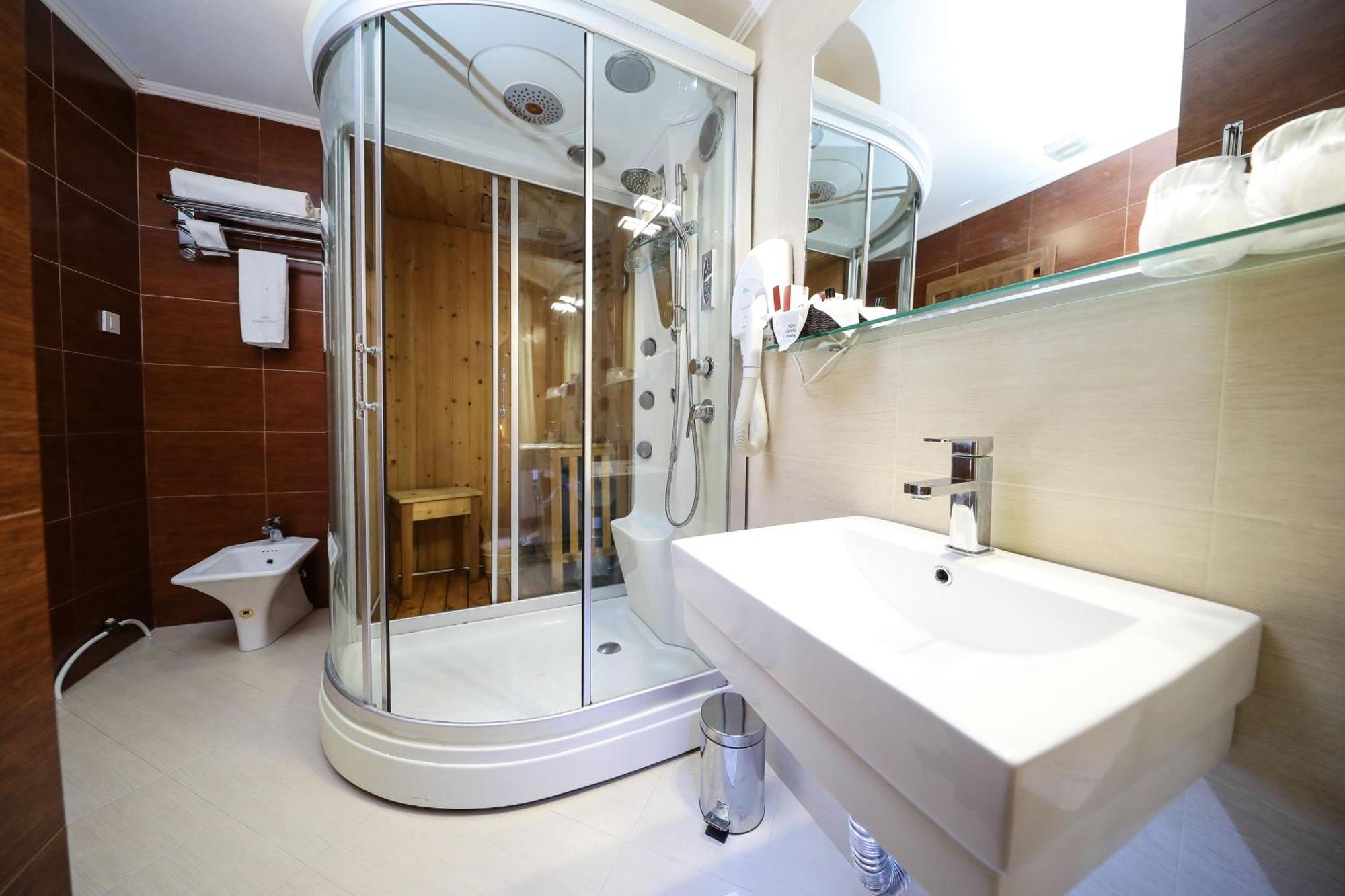 Gjakova Hotel Carshia E Jupave מראה חיצוני תמונה