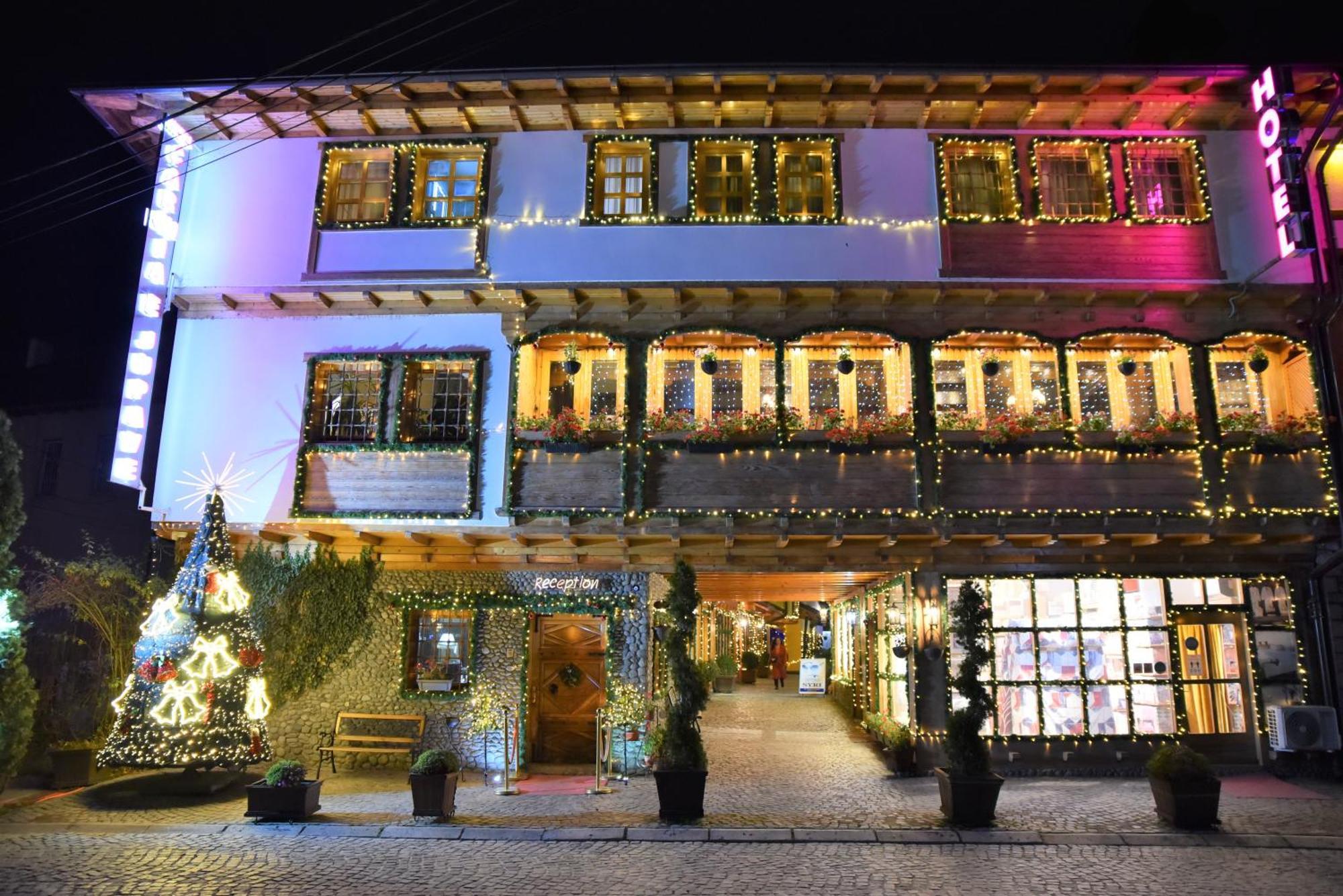 Gjakova Hotel Carshia E Jupave מראה חיצוני תמונה