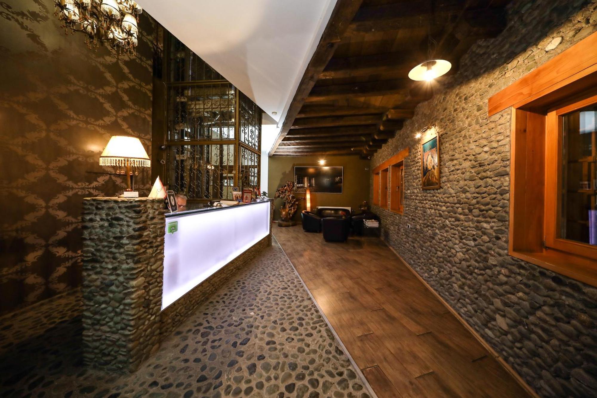 Gjakova Hotel Carshia E Jupave מראה חיצוני תמונה