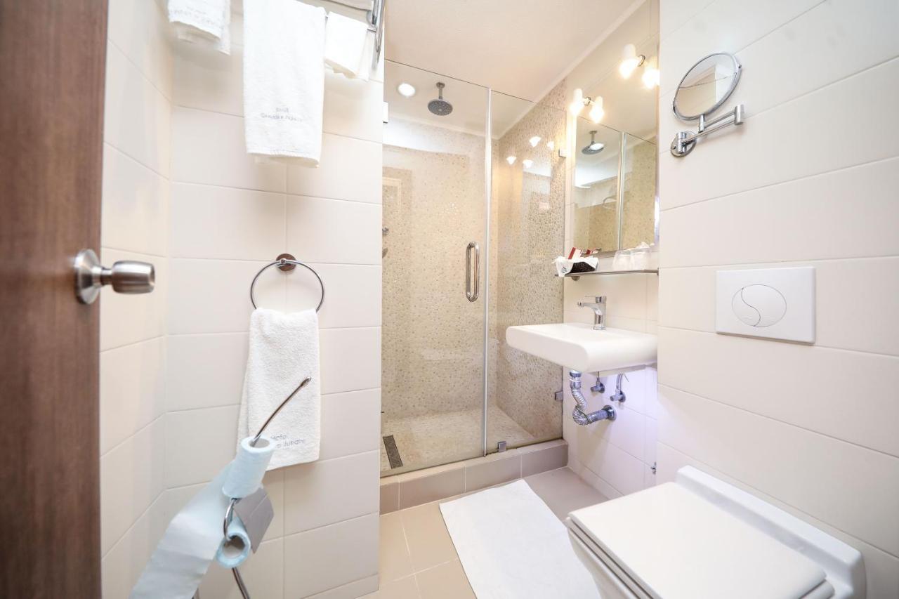 Gjakova Hotel Carshia E Jupave מראה חיצוני תמונה